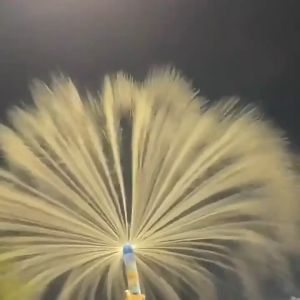 Fun Frog ปืนฉีดน้ำ ปืนฉีดน้ำดอกไม้ไฟ สงกรานต์เหมาะสำหรับถ่ายภาพใต้ไฟถนนบรรยากาศที่ระลึกอุปกรณ์ประกอบฉากโรแมนติก