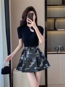 ชุดกระโปรงสั้นลายจุดสีดำสไตล์จีนฤดูร้อนปี 2025 ชุดแฟชั่นสองชิ้น กระโปรงจีบ คอตั้ง แขนสั้น โพลีเอสเตอร์ 81% - 90%