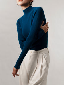 Seamless Knitted Womens Sweater with Sheep Wool Semi-High Round Neck Pullover Full Sleeve for Autumn/Winter