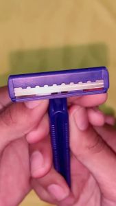 Alat Cukur Kumis dan Jenggot 2 Mata Pisau Cukuran Bulu Kemaluan Ketiak Rambut Kaki Manual