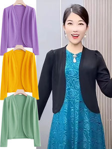 เสื้อแจ็คเก็ตสั้นฤดูใบไม้ผลิและฤดูใบไม้ร่วงสำหรับผู้หญิง แฟชั่นวัยกลางคน เสื้อถัก เสื้อสเวตเตอร์ เส้นใยโพลีเอสเตอร์ กระดุม เสื้อแขนยาว ปกติ โพลีเอสเตอร์ 95%