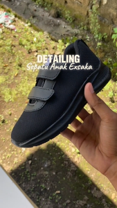 Sepatu Sneakers Sekolah Anak Trendy Terbaru 2025