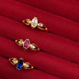 แหวนทองฝังพลอย งานสวย ตัวเรือนสีทอง เสริมบารมี ทองปลอม ใส่ได้ทุกโอกาส เรียบหรู งานชุบ พร้อมส่ง