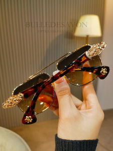 BULLE DE SAVON | Fashionable Luxurious Retro Carving Square Frame Double Bridge Sunglasses