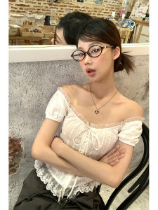 White Off-shoulder Short-sleeved Shirt