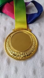 Medali Emas Penghargaan Kejuaraan Motif Pengait Ukir Bahan Logam Aloy Zink