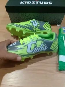 Paket Komplit Sepatu Bola & Kaos Kaki Anak Usia 6-10 Tahun