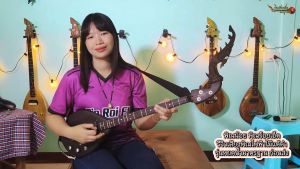 พิณไฟฟ้าไม้แต้ดำ บอดี้งานน้ำมัน 3 สาย 15 เฟรต บอร์ดแต้ดำ 3 คอนแทคคุณภาพสูง ทรงหยดน้ำมาตรฐาน อะไหล่ชุดสีเงิน