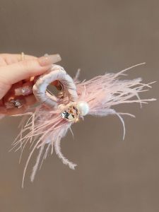 Elegant Ostrich Feather Hair Clip Womens Stylish New Model Love Heart Rhinestone Shark Jaw Clip Fashionable Hair Accessories