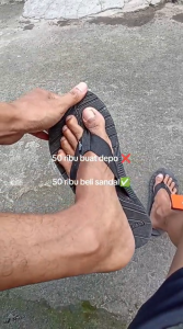 EIGRE Sandal pria / wanita warna hitam polos model jepit keren dan nyaman dikaki