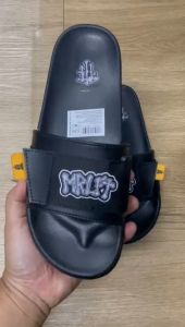 Sandal Slop Casual-Logo Tengkorak Tulang-Hitam