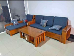 Kursi sofa ruang tamu minimalis jati