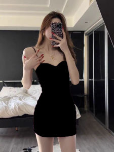 ชุดเดรสสั้นสายเดี่ยวเอวสูงเซ็กซี่ ชุดชั้นในแบบมีแผ่นเสริมหน้าอก ชุดราตรีสีดำ ชุดเดรสสั้นฤดูร้อนสำหรับผู้หญิงวัย 18-24 ปี