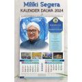 KALENDER CALENDAR ALMANAK PONDOK DALWA PESANTREN MA'HAD MAHAD DARULLUGHAH SAYYID MALIKI HABIB HABAIB ULAMA' HIJRIYAH FOTO PHOTO 2024 1445 MASEHI JUMBO DINDING HABIB ULAMA ULAMA' BESAR HASAN BAHARUN MALIKY PONPES LENGKAP KYAI ALIM USTADZ TANGGALAN POSTER. 