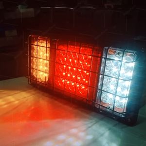 ฟุ่มเซอร์ไฟท้ายรถบรรทุก 12V และ 24V โครงเหล็ก LED - สามตอน สำหรับการสร้างสินค้าที่มีความสวยงาม