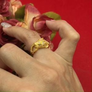 แหวนทองฝังเพชร แหวนรูปเสือ หัวเสือ ชุบทอง งานสวย ใส่เสริมบารมี ใส่ออกงานได้ ใส่อาบน้ำได้ พร้อมส่ง รูปถ่ายจากสินค้าจริง