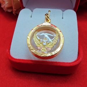 จี้พญาครุฑ ด้านหลังรัชกาลที่ 5 ขนาด 2x2.5cm ชุบทองเกรดพรีเมี่ยม ทองไมครอน ทำจากทองเหลือง ใส่ได้ทุกโอกาส รูปถ่ายจากสินค้าจริง