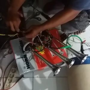 KLAKSON ANGIN AIR HORN 3 CORONG TELOLET TRUK BUS VARIASI 24V HORN TECH