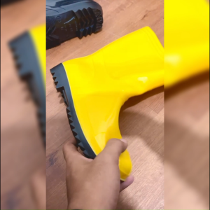 Sepatu Boots Pendek Hitam Hijau Kuning Karet Ringan Anti Slip Pelindung Kaki Terlaris