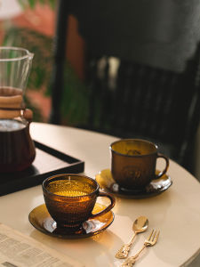 แก้วกาแฟทรงกลวงดอกกุหลาบสไตล์ย้อนยุค ชุดเครื่องดื่มกาแฟสไตล์ยุโรปในช่วงเที่ยง ชุดชาสไตล์วินเทจ ชุดชามกาแฟ