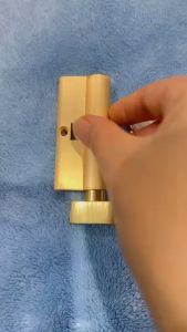 Củ khóa ruột khóa kèm chìa thay thế cho khóa tay gạt cửa nhôm kính cửa gỗ
