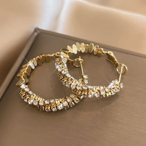 ต่างหูเพชรเล็กสีทองหรูหราสำหรับผู้หญิง ดีไซน์เก๋ไก๋ เครื่องประดับแฟชั่น ต่างหูแบบใหม่ในช่วงฤดูร้อนปี 2025