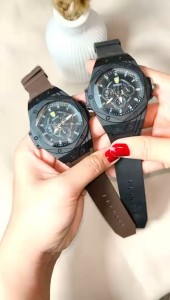 【Ganteng】Jam tangan pria gaya olahraga personal dengan dial berbentuk poligon hitam keren! Tali karet gaya sporty menunjukkan keunikan COD