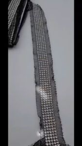 เพชรแถวตาข่ายขนาด 5มิลลิเมตร SS20 สีขาวใสความกว้าง 1 นิ้ว มี 5 แถวเพชร เพชรเส้น คริสตัลหนามเตย ประดับชุดโขน วัวลาน หนามเตยวัวลาน