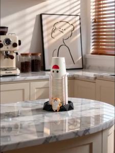 Minimalist Resin Pug Paper Cup Holder Household Disposable Cup Rack Multifunctional Living Room Coffee Table Decor Figurine