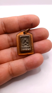 K509 พระปิดตา หลวงปู่ศุข วัดปากคลองมะขามเฒ่า หลัง จารย์ กรอบพลาสติกโบราณ ขนาด 3x1.5 cm หลวงปู่ศุขวัดปากคลองมะขามเฒ่าชัยนาท