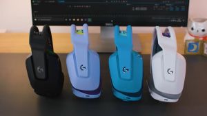 Logitech G733 LIGHTSPEED Wireless Gaming Headset with suspension headband LIGHTSYNC RGB Blue VO!CE mic technology and PRO-G audio drivers