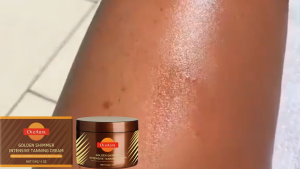 OCEAURA ครีมบำรุงผิวแทน Self-tanning cream ช่วยให้ผิวสีแทนของคุณสม่ำเสมอขึ้นในช่วงฤดูร้อน ปรับสีผิวให้กระจ่างใสขึ้น และบำรุงผิวของคุณอย่างอ่อนโยนเพื่อให้ผิวเปล่งประกายอย่างเป็นธรรมชาติ (114g)