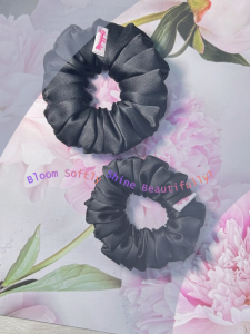 ยางรัดผมสวยๆ ยางมัดผม Super Soft Satin ผ้านุ่ม วัสดุทนทาน งาน Handmade ถนอมเส้นผมไม่กินผม เบาสบายไม่รั้งดึงหนังศรีษะ