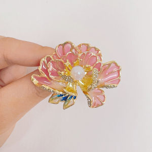Narcissus Brooch: A Crystal Rhinestone Masterpiece