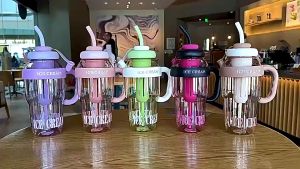 กระบอกน้ำ 1300 มล. แก้ว Ice-cream สีสันสดใส ขวดน้ำ กระบอกใส่ชา ขวดใส่ชา แถมหลอดพร้อมที่กรอง มีที่ปิดจุก