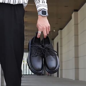 รองเท้าหนังผู้ชายสีดำ รองเท้าหนังสำหรับธุรกิจวัยรุ่น สไตล์อังกฤษ พื้นหนา รองเท้าแฟชั่นชายเข้ารูป SABAI POLO