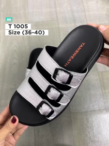 Sandal Jepit Wanita Model Terbaru Musim Panas 2025 Modis dan Nyaman dengan Model Terbuka di Bagian Depan Sandal Kasual Minimalis untuk Aktivitas Luar Ruangan.