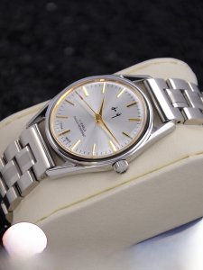 Mechanical Manual Winding Mens Watch Shanghai Production Retro Military Red Flag Elderly Student Chrysanthemum Wristwatch