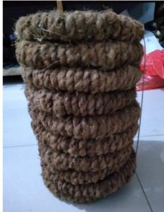 KLOWONG//TATAKAN PANCI DAN  WAJAN DARI SERABUT KELAPA