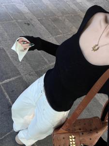 เสื้อถักสีดำคอวีทรงสลิมฟิตสำหรับผู้หญิง แฟชั่นฤดูใบไม้ร่วง เสื้อชั้นใน เสื้อผ้าทำงาน ผ้าฝ้ายผสมโพลีเอสเตอร์ ปกติ