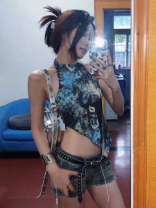 เสื้อกั๊กสายเดี่ยวคอวีเปิดไหล่เซ็กซี่สไตล์อเมริกันสำหรับผู้หญิงในฤดูร้อน เสื้อคลุมกันหนาวแบบเข้ารูปกระชับสัดส่วน แขนสั้น ทรงเข้ารูป เสื้อคลุมกันหนาว