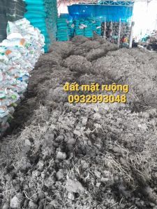 2kg Đất mặt ruộng nguyên chất còn rơm rạgiàu chất dinh dưỡng cho cây trồng.