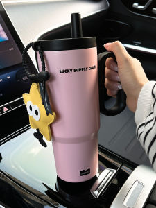 Portable Insulated Stainless Steel Water Bottle with Straw Large Capacity for Students And Men Women Can Take out And Use in Car