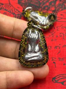 Thai Amulet 泰南著名百岁金蛇法杖高僧 龙普乔. 第一期. 庙倒模铅料必打佛牌 2560 年Pidta Takua LongThom Roon Reak Luang Phu Kaew Wat Saphan Maikean B.E.2560
