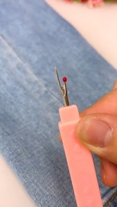 ที่สนเข็ม ที่เลาะด้าย 2 in 1 สุ่มสี (พร้อมส่งจากไทย)