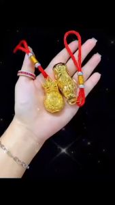 BẬT LỬA DIÊM XĂNG TÀI LỘC HÌNH TỲ HƯU NGẬM TIỀN KÈM DÂY ĐỎ MAY MẮN KIM LOẠI