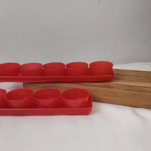 ถ้วยน้ำชาไหว้เจ้า ถาดยาว 22ซม. กว้าง 4.5ซม. 1 ชุด 5 ถ้วย พร้อม ถาดยาว จอกชา ถ้วยชาสีแดง พลาสติกเกรดA เนื้อหนา