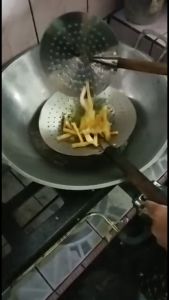 Rambak sapi mentah 250gram kerupuk krecek stik kulit sapi siap goreng kerecek sayur bentuk dadu stik