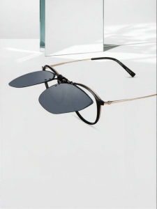 HELEN KELLER | Convenient UV Protection Clip-On Sunglasses