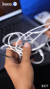 HOCO หูฟังหนีบปกเสื้อ Bluetooth 5.4 มีปุ่มควบคุมการใช้งาน แม่เหล็กดูดติดแน่น ดีไซน์โปร่งใส ES77